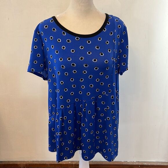 Elle royal blue black white circles short sleeve asymmetrical top Size M EUC - Picture 1 of 10